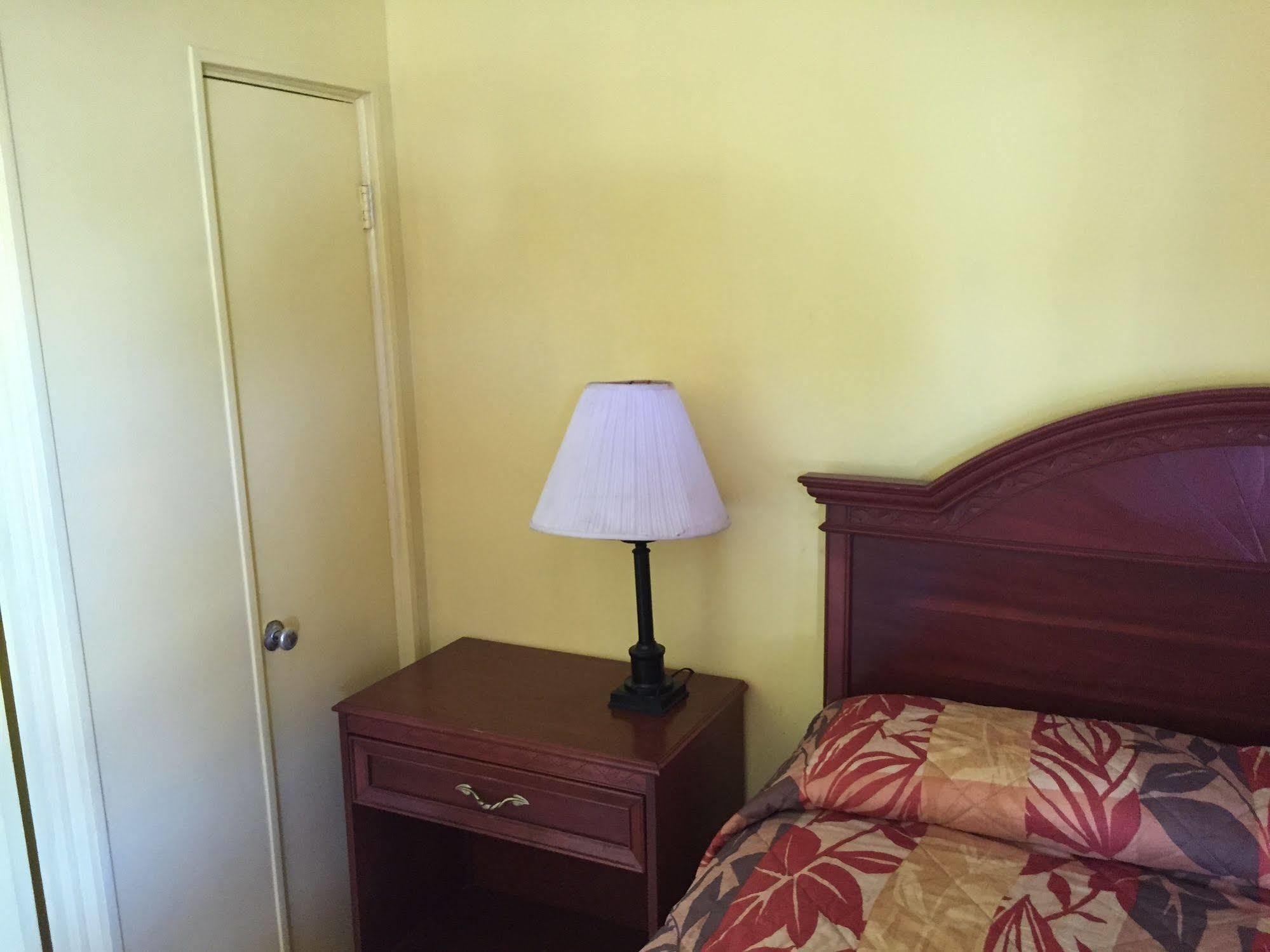 Twi Light Motel Holly Hill Bagian luar foto