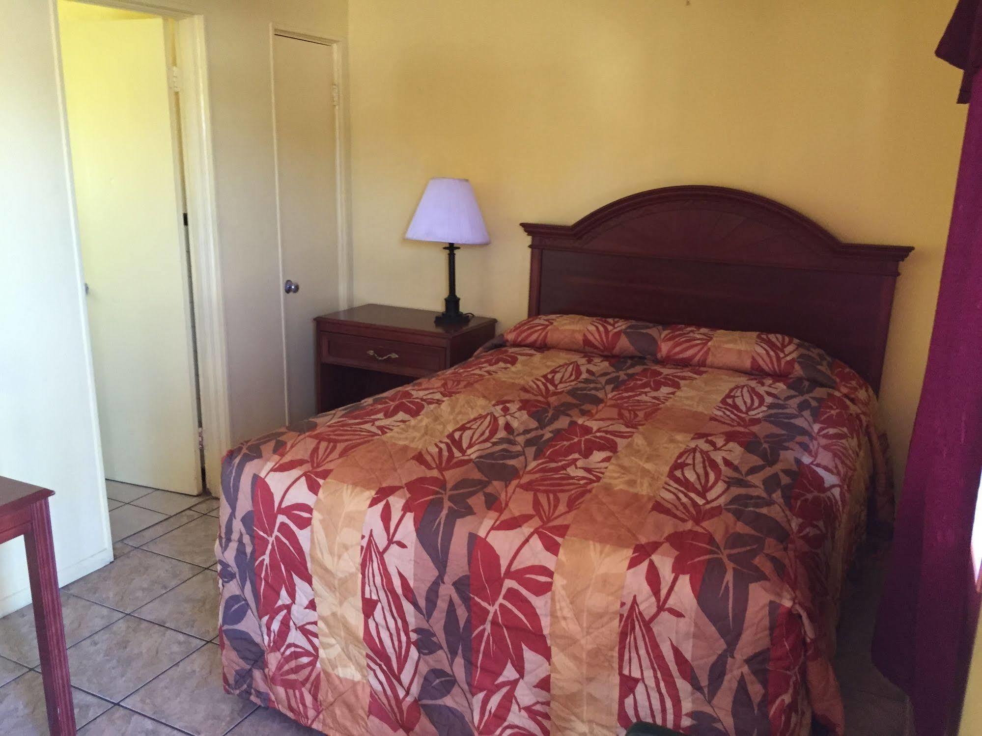 Twi Light Motel Holly Hill Bagian luar foto